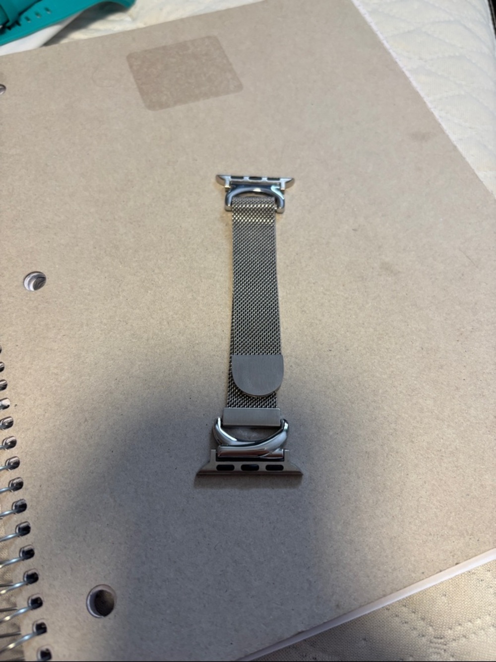 Mesh Stainless Steel Apple Watch Band - Silver Replacement Strap